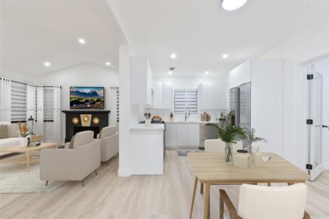 Casa en venta en Miami, Florida, 3 dormitorios, 109.81 m2 № 1935444 - foto 8