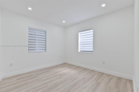 Casa en venta en Miami, Florida, 3 dormitorios, 109.81 m2 № 1935444 - foto 13