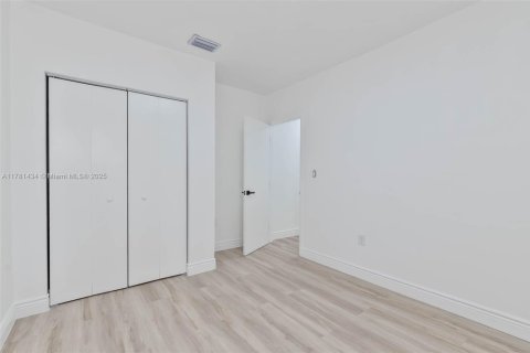 Casa en venta en Miami, Florida, 3 dormitorios, 109.81 m2 № 1935444 - foto 16