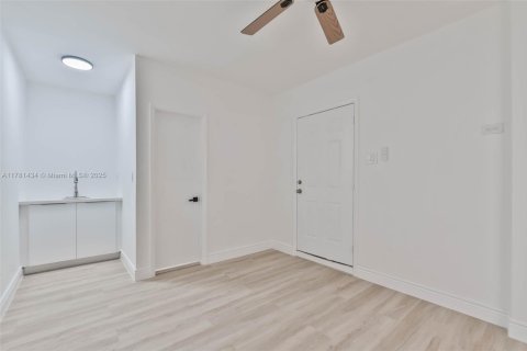 Casa en venta en Miami, Florida, 3 dormitorios, 109.81 m2 № 1935444 - foto 18