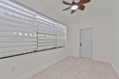 Casa en venta en Miami, Florida, 3 dormitorios, 109.81 m2 № 1935444 - foto 10