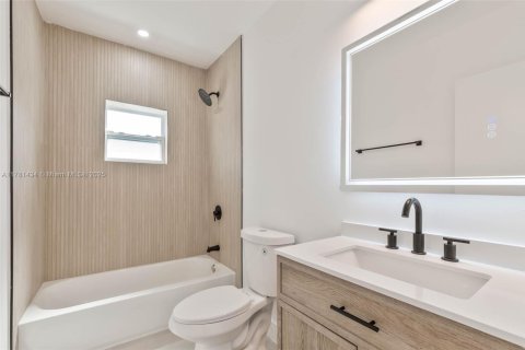 Casa en venta en Miami, Florida, 3 dormitorios, 109.81 m2 № 1935444 - foto 15