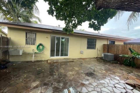 Купить таунхаус в Хомстед, Флорида 3 спальни, 111.48м2, № 2027851 - фото 6