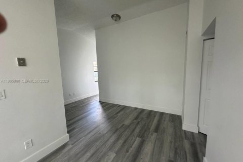 Купить таунхаус в Хомстед, Флорида 3 спальни, 111.48м2, № 2027851 - фото 9