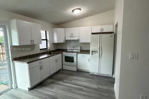 Купить таунхаус в Хомстед, Флорида 3 спальни, 111.48м2, № 2027851 - фото 8