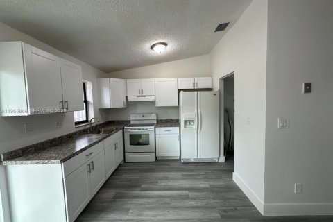 Купить таунхаус в Хомстед, Флорида 3 спальни, 111.48м2, № 2027851 - фото 21