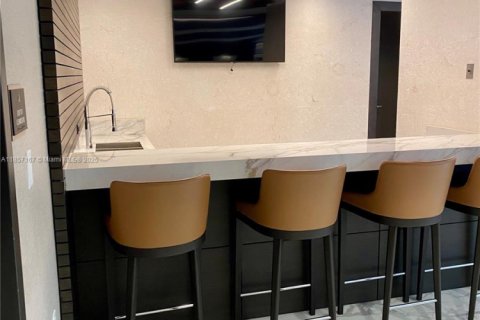 Condo in Coral Gables, Florida, 1 bedroom  № 1881596 - photo 11