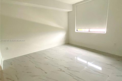 Condo in Coral Gables, Florida, 1 bedroom  № 1881596 - photo 25