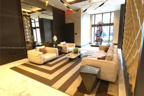 Condo in Coral Gables, Florida, 1 bedroom  № 1881596 - photo 2