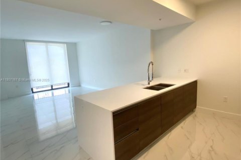 Condo in Coral Gables, Florida, 1 bedroom  № 1881596 - photo 14