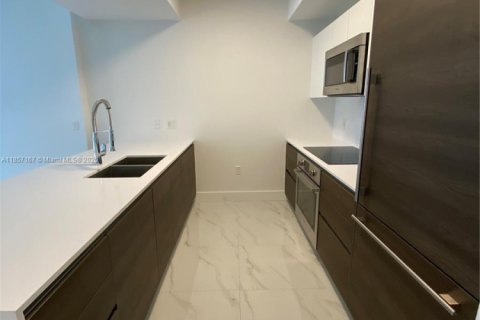 Condo in Coral Gables, Florida, 1 bedroom  № 1881596 - photo 16