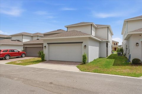 Villa ou maison à louer à Apopka, Floride: 3 chambres, 197.7 m2 № 2114294 - photo 2