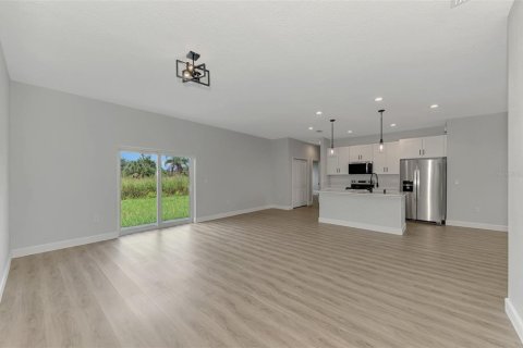 Villa ou maison à vendre à Port Charlotte, Floride: 4 chambres, 151.99 m2 № 1918345 - photo 17