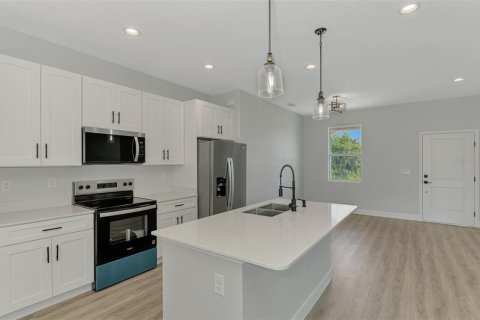 Villa ou maison à vendre à Port Charlotte, Floride: 4 chambres, 151.99 m2 № 1918345 - photo 11