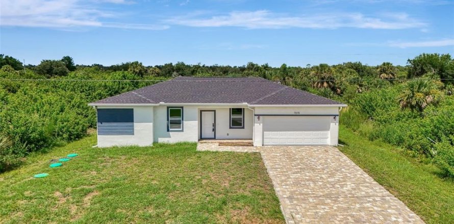 House in Port Charlotte, Florida 4 bedrooms, 151.99 sq.m. № 1918345