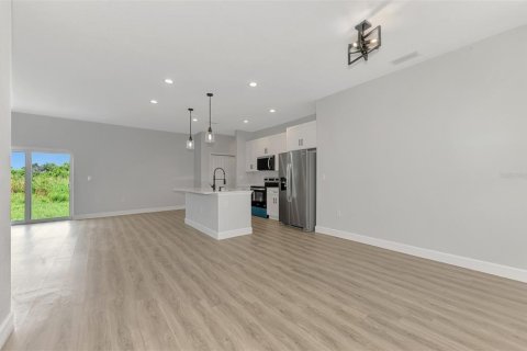Villa ou maison à vendre à Port Charlotte, Floride: 4 chambres, 151.99 m2 № 1918345 - photo 8