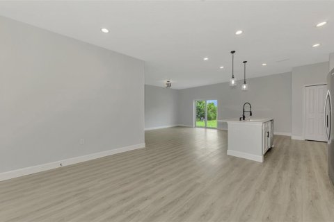 Villa ou maison à vendre à Port Charlotte, Floride: 4 chambres, 151.99 m2 № 1918345 - photo 7
