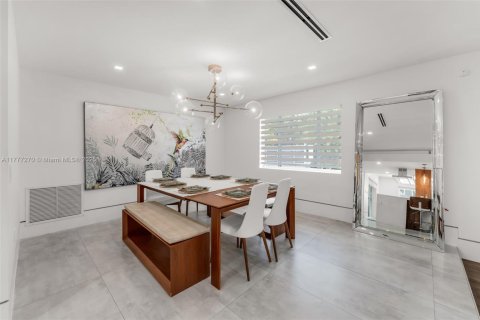 House in Palmetto Bay, Florida 5 bedrooms, 254.46 sq.m. № 1939966 - photo 26