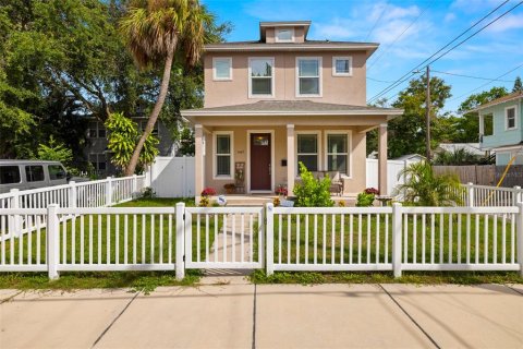 Villa ou maison à louer à Saint Petersburg, Floride: 3 chambres, 155.33 m2 № 1877121 - photo 1
