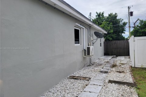 Villa ou maison à louer à Pembroke Pines, Floride: 3 chambres, 132.48 m2 № 1924488 - photo 28