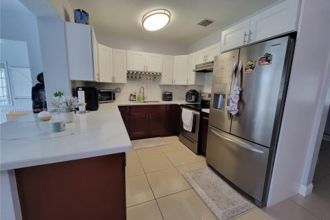 Villa ou maison à louer à Pembroke Pines, Floride: 3 chambres, 132.48 m2 № 1924488 - photo 20
