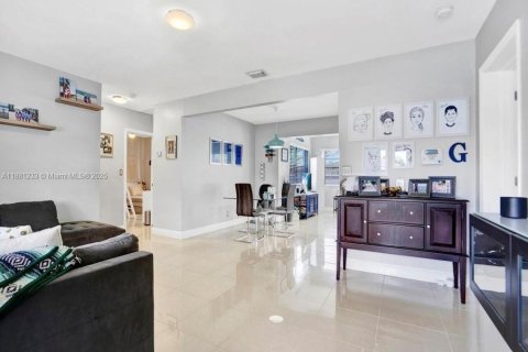 Villa ou maison à louer à Pembroke Pines, Floride: 3 chambres, 132.48 m2 № 1924488 - photo 4