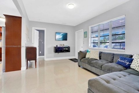 Villa ou maison à louer à Pembroke Pines, Floride: 3 chambres, 132.48 m2 № 1924488 - photo 3