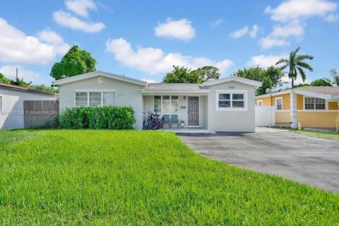 Villa ou maison à louer à Pembroke Pines, Floride: 3 chambres, 132.48 m2 № 1924488 - photo 1