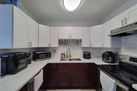 Villa ou maison à louer à Pembroke Pines, Floride: 3 chambres, 132.48 m2 № 1924488 - photo 23