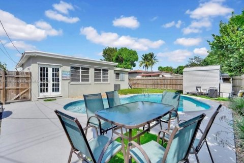 Villa ou maison à louer à Pembroke Pines, Floride: 3 chambres, 132.48 m2 № 1924488 - photo 15