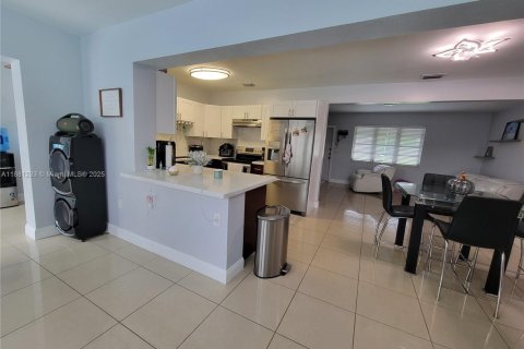 Villa ou maison à louer à Pembroke Pines, Floride: 3 chambres, 132.48 m2 № 1924488 - photo 19
