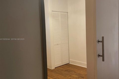 Villa ou maison à louer à Hialeah, Floride: 3 chambres, 111.48 m2 № 1983656 - photo 12