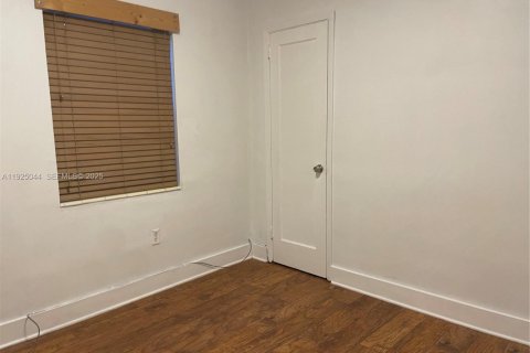 Villa ou maison à louer à Hialeah, Floride: 3 chambres, 111.48 m2 № 1983656 - photo 19