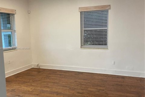 Villa ou maison à louer à Hialeah, Floride: 3 chambres, 111.48 m2 № 1983656 - photo 5