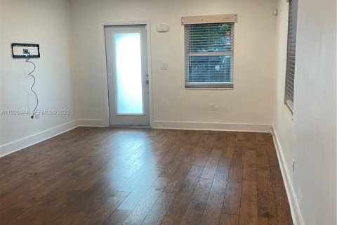 Villa ou maison à louer à Hialeah, Floride: 3 chambres, 111.48 m2 № 1983656 - photo 4