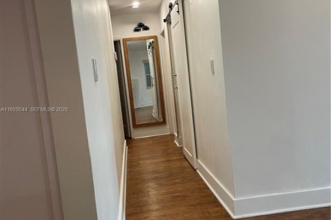 Villa ou maison à louer à Hialeah, Floride: 3 chambres, 111.48 m2 № 1983656 - photo 6