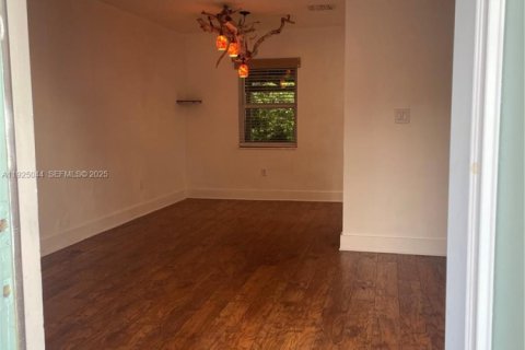 Villa ou maison à louer à Hialeah, Floride: 3 chambres, 111.48 m2 № 1983656 - photo 3