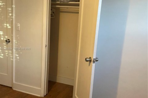 Villa ou maison à louer à Hialeah, Floride: 3 chambres, 111.48 m2 № 1983656 - photo 11