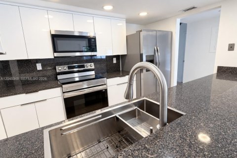 Adosado en alquiler en North Miami Beach, Florida, 3 dormitorios, 179.86 m2 № 2269497 - foto 8