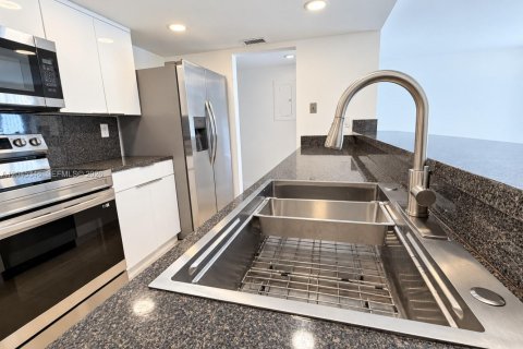 Adosado en alquiler en North Miami Beach, Florida, 3 dormitorios, 179.86 m2 № 2269497 - foto 11