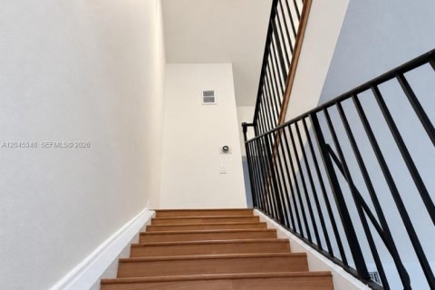 Adosado en alquiler en North Miami Beach, Florida, 3 dormitorios, 179.86 m2 № 2269497 - foto 17