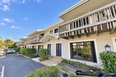 Adosado en alquiler en North Miami Beach, Florida, 3 dormitorios, 179.86 m2 № 2269497 - foto 3