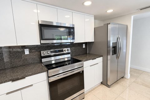 Adosado en alquiler en North Miami Beach, Florida, 3 dormitorios, 179.86 m2 № 2269497 - foto 9