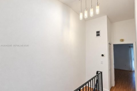Adosado en alquiler en North Miami Beach, Florida, 3 dormitorios, 179.86 m2 № 2269497 - foto 18
