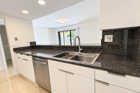 Adosado en alquiler en North Miami Beach, Florida, 3 dormitorios, 179.86 m2 № 2269497 - foto 12