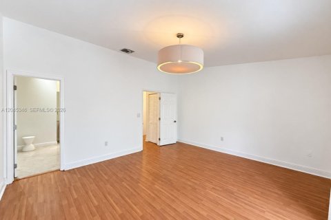 Adosado en alquiler en North Miami Beach, Florida, 3 dormitorios, 179.86 m2 № 2269497 - foto 21