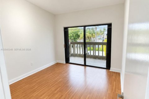 Adosado en alquiler en North Miami Beach, Florida, 3 dormitorios, 179.86 m2 № 2269497 - foto 28