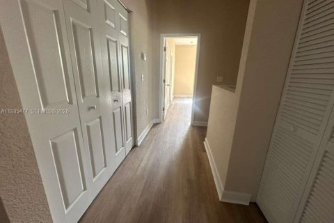 Снять в аренду таунхаус в Майами, Флорида 3 спальни, 161.93м2, № 2088762 - фото 10