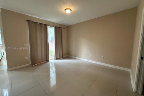 Снять в аренду таунхаус в Майами, Флорида 3 спальни, 161.93м2, № 2088762 - фото 3