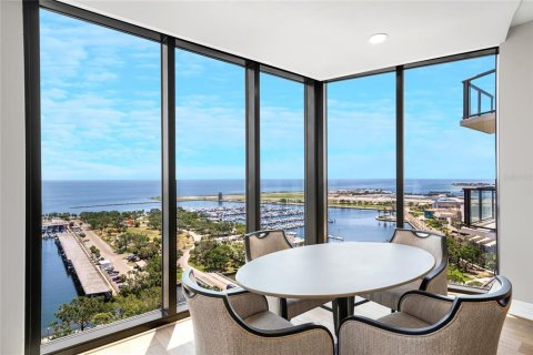 Condo in Saint Petersburg, Florida, 3 bedrooms  № 1755031 - photo 8